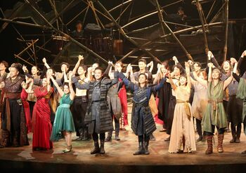 堂本光一＆井上芳雄 中止していた主演ミュージカルが開幕！初回からイチャイチャを見せつける