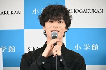 「鏡を見るたびに素敵だなと」塩野瑛久 自身の好きな体のパーツ明かす 鍛え上げられた腹筋チラ見せ要求も…？！