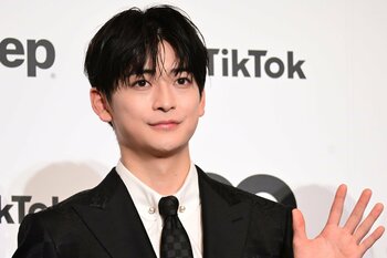 高橋文哉『あんぱん』出演などで飛躍の年に！地方ロケで「声をかけていただく機会が増えた」と実感【GQ MEN OF THE YEAR 2025】