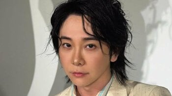 「花嫁かと思った！」ミセス・大森元貴 純白×でかリボンの衣装で“妖精”に！？若井滉斗＆藤澤涼架も独創的衣装姿でリラックス「ビジュ良すぎて死にそう」