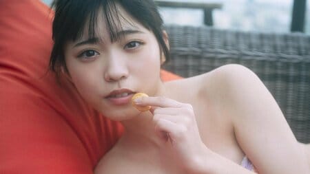 僕が見たかった青空・金澤亜美  初のチューブトップビキニの先行カット解禁　“初めて”の連続！金澤亜美1st写真集