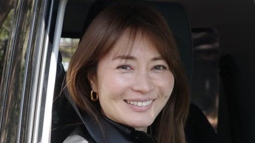 新山千春 迫力満点な愛車との2日間約1000キロ旅を報告！重厚ボディーの大型車を爽やかに乗りこなす姿に反響「かっこいい！」「似合う♡」