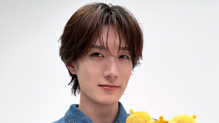 M!LK・山中柔太朗 “ぬいぐるみに優しい”姿に「可愛すぎて滅」とファン悶絶！めざましくんの手を取って…インタビューでのショットに「尊すぎ」