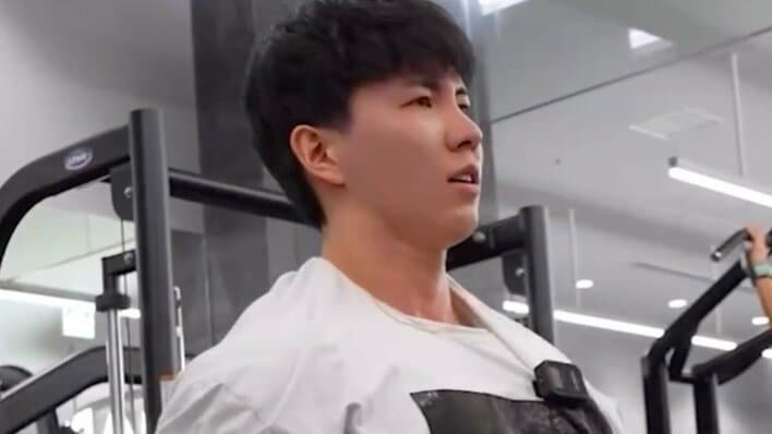 【写真8枚】横川尚隆 バケモノ級の筋肉トレーニングの様子を画像で見る