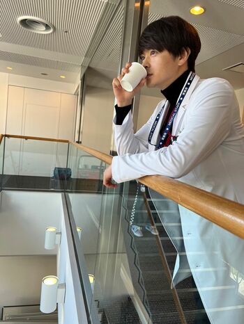 「瞳キレイすぎ！」瀬戸康史の“ホッとひと息” オフショットに大反響『院内警察』