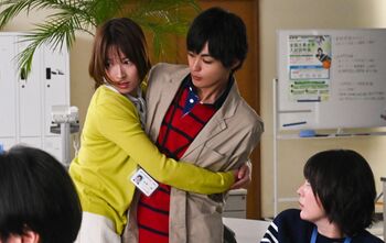 阿部華也子「遠藤先生に抱きつくシーンは苦戦しました」『顔だけ先生』で女優業に奮闘中！