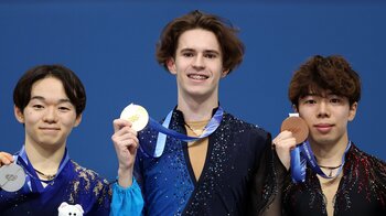 “涙出る”鍵山たちのスポーツマンシップあふれる姿が話題！「これだから試合を見るのは…」世界が泣いた演技後のハイライト【ミラノ・コルティナ五輪】