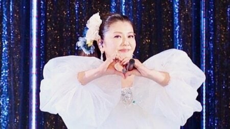 「永遠にアイドル」南野陽子(58) 美デコルテ際立つ肩だしドレス姿に反響！“お姫様のよう”に豪華絢爛「白い馬に乗って迎えに行きたい」「本当にまぶしい」