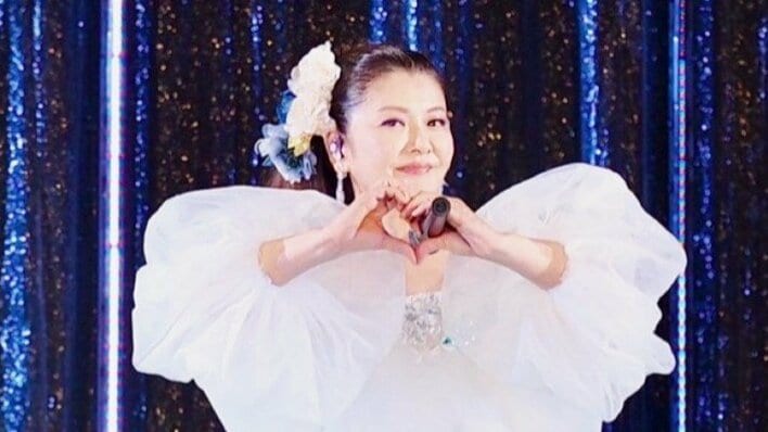 「永遠にアイドル」南野陽子(58) 美デコルテ際立つ肩だしドレス姿に反響！“お姫様のよう”に豪華絢爛「白い馬に乗って迎えに行きたい」「本当にまぶしい」