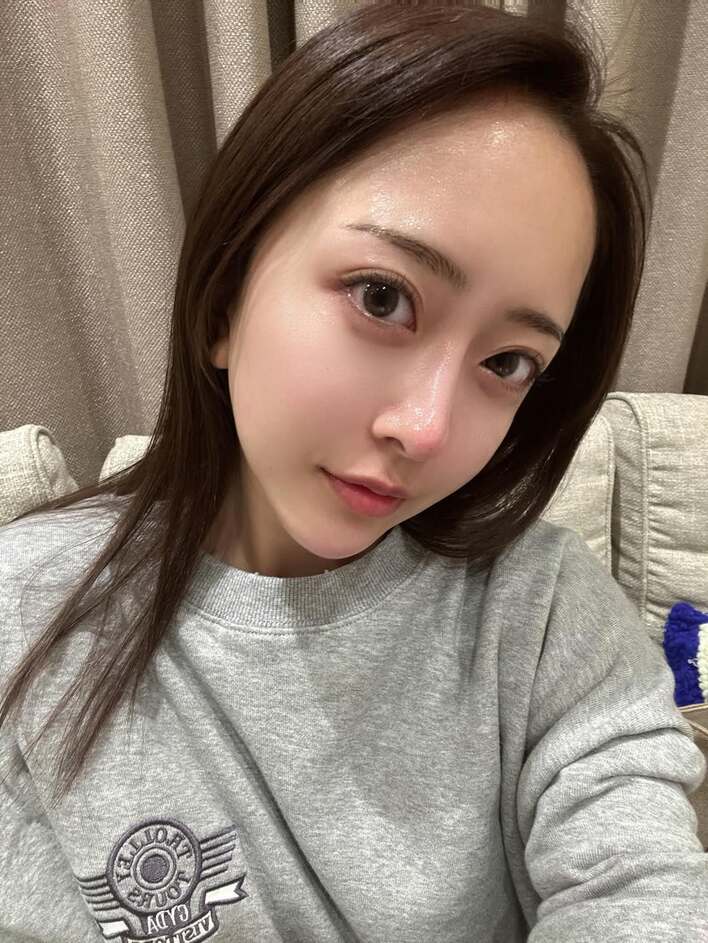 【画像5枚】「お肌ピチピチ」みりちゃむ “綺麗すぎる”すっぴん自撮りショットを見る