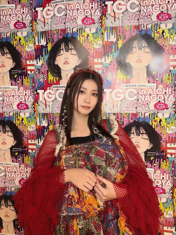 生見愛瑠 “絶対領域”見せニーハイブーツ×ミニ丈姿に「見事な脚線美」と