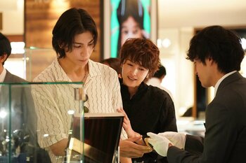 「えっ！？」「胸糞すぎる」カヲル（ラウール）にワインをかける明菜（吉瀬美智子）にネット戦慄『愛の、がっこう。』