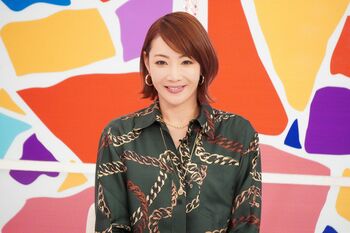 柚希礼音がクセ歌を生披露！「友近さんとコラボしてみたい」