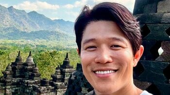 「え？付き合ってた？」鈴木亮平が突如投稿した“どアップ自撮り写真”に「メロすぎです」「この破壊力」と歓喜の声！