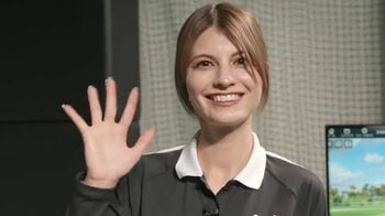 マギー 豪快ゴルフスイングを披露！真剣なまなざしを収めたショットに「とてもステキです」とファン歓喜