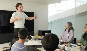 ＦＩＦ×CURIOSITY 「デザインの世界に触れてみよう 2026」スマホの光をデザインしよう｜ランプシェード作り