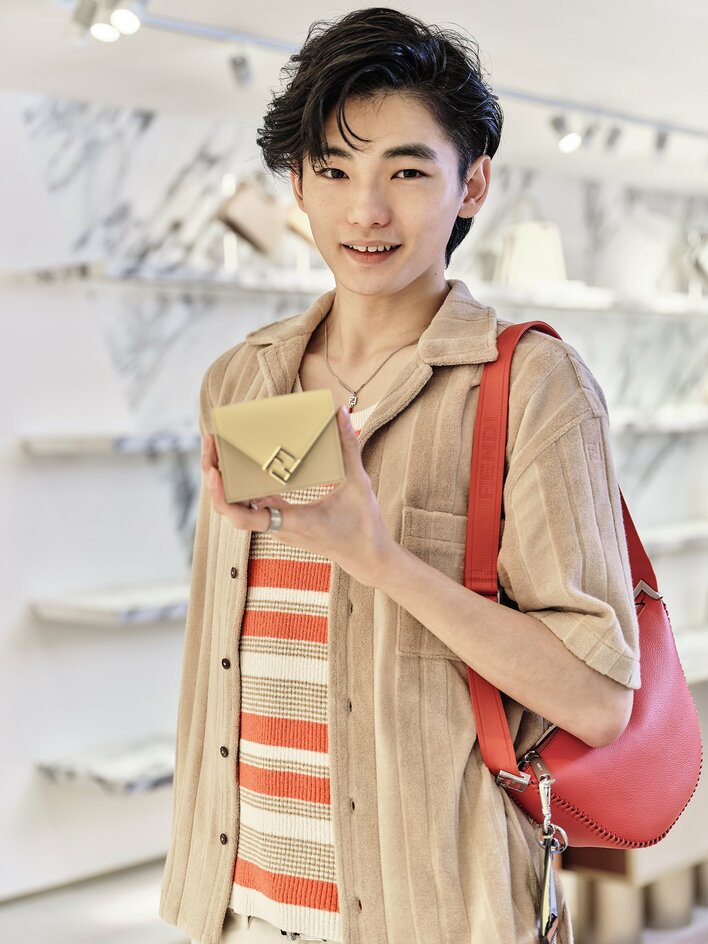 冨永愛の息子・冨永章胤（19）FENDI「母の日のスペシャルムービー」に