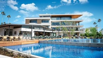 【聖地巡礼】シリーズ初の海外ロケ地！韓国『乗り換え恋愛4』日本編の舞台はリビエラ逗子マリーナ。新規加入数で歴代1位を記録した本番組の共同生活拠点としてマリブホテルやマリブファームが登場！