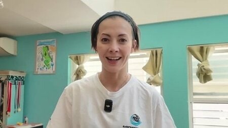 土屋アンナ 広々自宅を大改造する様子を公開！開放感あふれる吹き抜けリビングをDIYした“海っぽい”おしゃれ空間に「最高の仕上がり」と反響