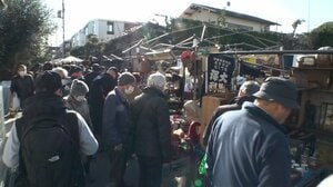 【盛況】世田谷“ボロ市”に海外観光客も注目　物価高の影響で変化？出店に区切りをつける店も「時代は変わっちゃいましたね」