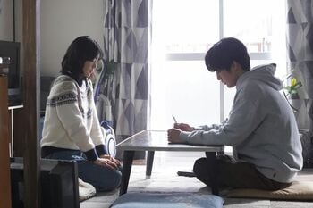 夏（目黒蓮）は水季（古川琴音）の葬儀で出会った女の子・海（泉谷星奈）が自身の子だと知り混乱＜『海のはじまり』第1話完全版＞