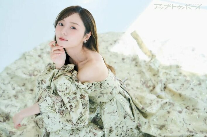 【画像6枚】美背中あらわな大胆衣装　乃木坂46梅澤美波が表紙など『アップトゥボーイ』掲載カットを見る