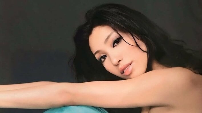 【画像4枚】「口元のホクロ色っぽい」アン ミカの過去のモデルショットを見る