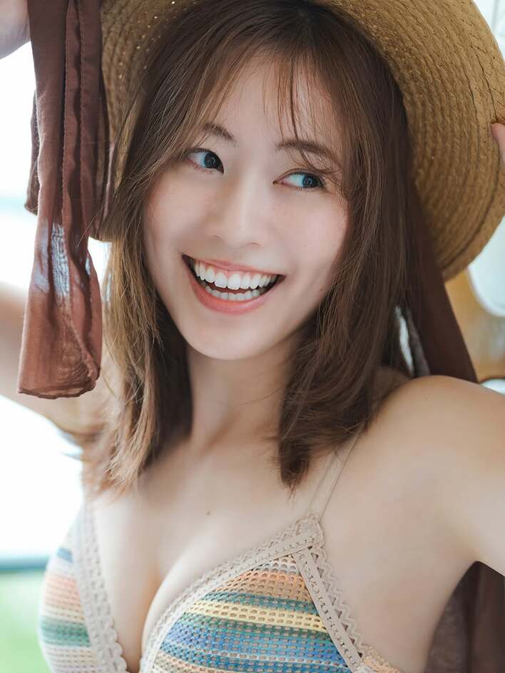 【画像4枚】「笑顔眩しい！」松井珠理奈の美ボディー際立つニットの水着姿のオフショットを見る