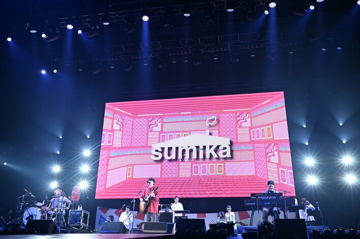 【写真15枚】sumikaのライブ写真＆舞台裏ショットを見る