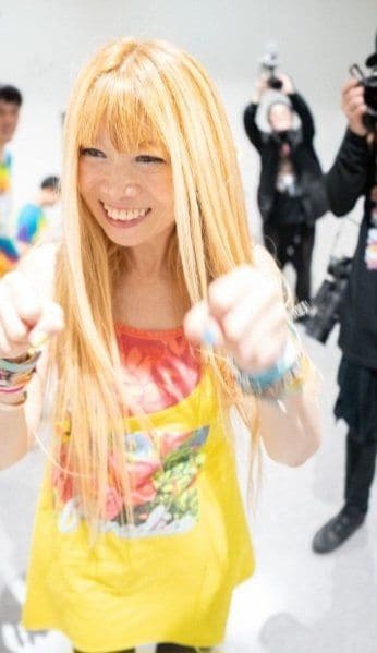 永遠の最強ギャル！」人気ロックバンドのベーシストが66歳の誕生日を