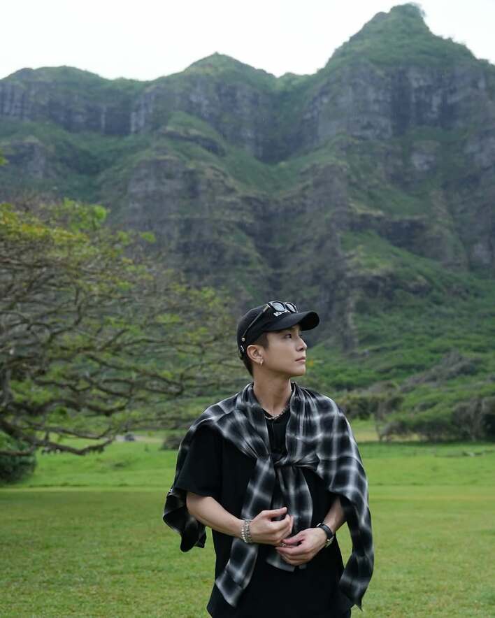 岩田剛典 “リッチ”なハワイ旅を披露！“ルフィが食べてそうな肉”など