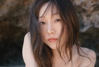【独占カットあり】丸くてつるつるのお尻は健在！元SKEの須田亜香里が7年ぶりの写真集で魅せた “過去最大のヌーディショット”