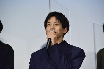 松坂桃李“歌はNG説”に回答。映画の歌唱シーンは「役者魂」