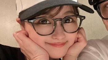 「彼氏じゃないです！」鈴木奈々 事務所の後輩と体を寄せ合ったショット公開！まさかの“ペアルック”姿に「付き合っちゃえ〜」