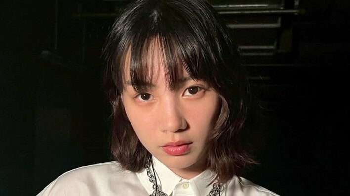 のん 超ミニ丈スカート×ロングブーツでほっそり美脚を披露！「とても素敵」「やっぱ、のんちゃんカッケーや」などとファン絶賛<br /> 