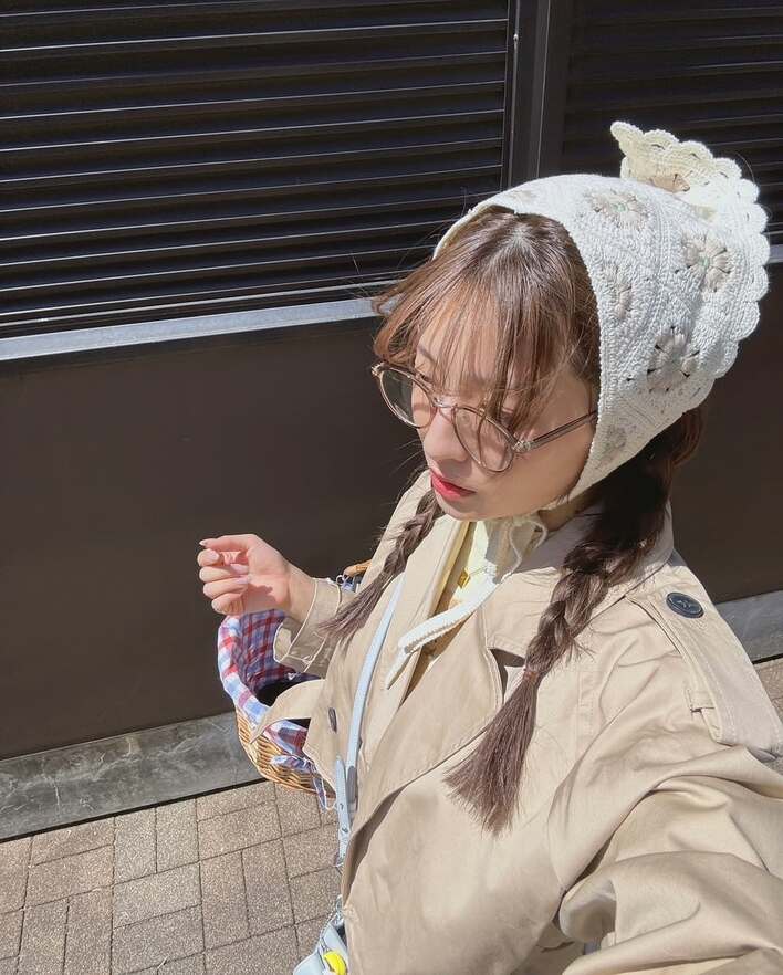 ビジュ爆発して最高！」吉川愛 三つ編み×春コーデでお花見満喫ショット