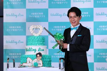 オリラジ・藤森慎吾 ウェディングケーキにひとり入刀でウルっ…「いつかこれを現実のものに」