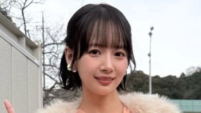 岡田紗佳 ボディーライン際立つピタッとニットで美スタイル披露！「ワガママボディ素敵♡」空港の整備士からのサプライズメッセージも公開