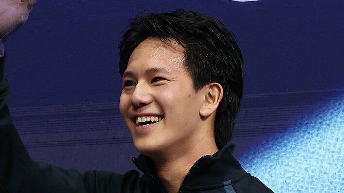 “進撃の巨人”な男子フィギュア選手に反響！鍵山の"背後から迫る”選手の強烈な衣装姿に「刃牙とかジョジョみたいでかっこいい」「ラスボス感がすごすぎ」【ミラノ・コルティナ五輪】