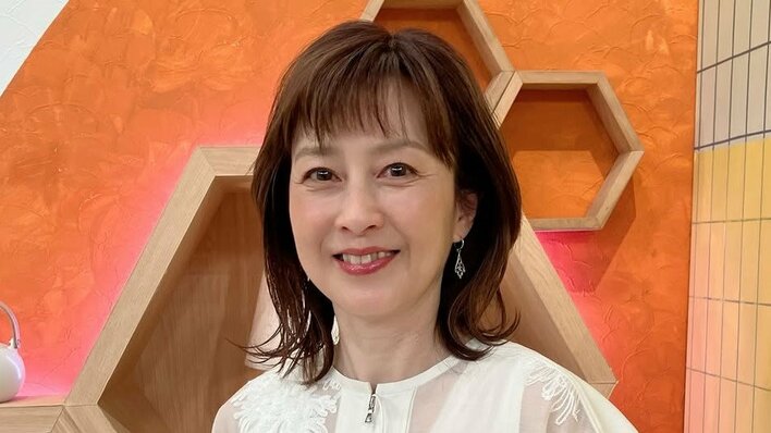 「素晴らしい才能」森尾由美 制作中の“手編みセーター”披露！2歳・初孫と愛犬の散歩に出かける様子も「お姉さんになっていてビックリ」