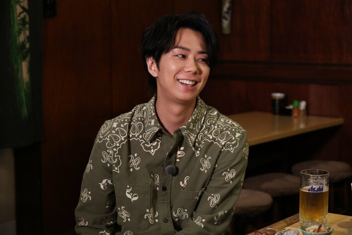 【写真】北山宏光が鈴木おさむ酒を酌み交わし「新たな挑戦」を語り合う写真を見る