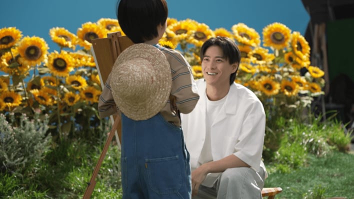 平野紫耀 美しい寝顔を披露「寝返りしたら隣にいてほしい」ひまわり畑