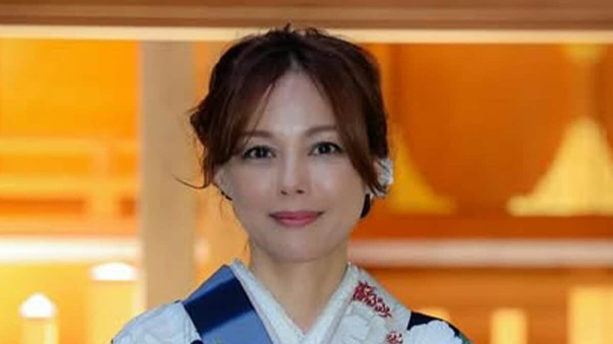 【中古】 横浜市・川崎市・相模原市・綾瀬市の中級・短大卒程度／初級・高卒程度（2015年度版） 3児の母・相川七瀬(51) 大学院を卒業！達成感あふれる表情で美しい袴姿