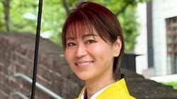 氷川きよし “まるでパリコレモデル”なヘソ出しショット披露！爽やかな夏コーデで見せた抜群のスタイルに「10頭身くらいにみえる」