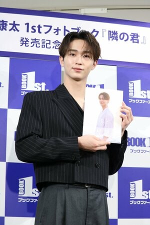 野村康太 憧れの沖縄で“デート風”撮影！2年ぶりの運転で「時速10キロ」の裏話や母との微笑ましい反応を明かす　野村康太 1st フォトブック『隣の君』