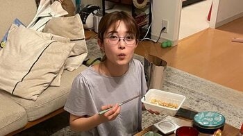 「最近の日常」井上咲楽 家での豪華な“そばパーティー”やカフェの変顔ショット公開！オフ感あふれるショットに「癒やされます」