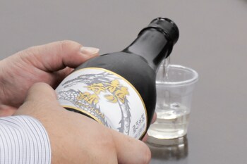 【千葉県印西市】地元米を活かした日本酒プロジェクトがついに結実。完成した新酒を携え、印西市商工会が市長へ表敬訪問