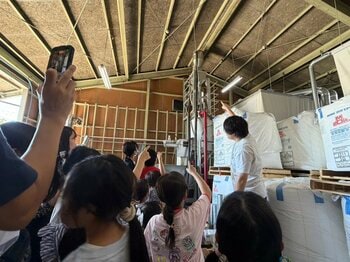 モノの“できるまで”を知ると、もっと大切にしたくなる。親子60組が参加した『ハナロロファクトリーツアー』
