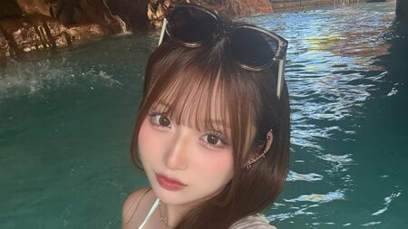 希空 “家族7人で初”海外旅行でビキニ姿のハワイ満喫ショット公開！太陽に照らされた透明感あふれる姿でビーチでパシャリ「思いっきり楽しむぞ」