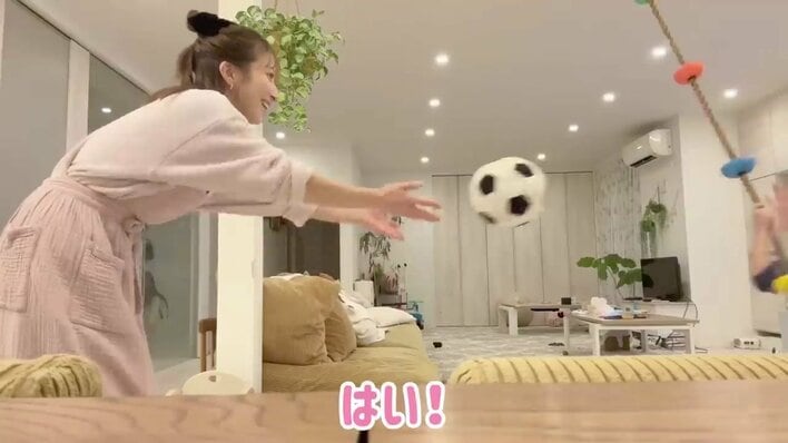 【画像7枚】まるでアスレチック！家の中でロープやシャボン玉で遊ぶ辻󠄀希美と三男の様子を見る